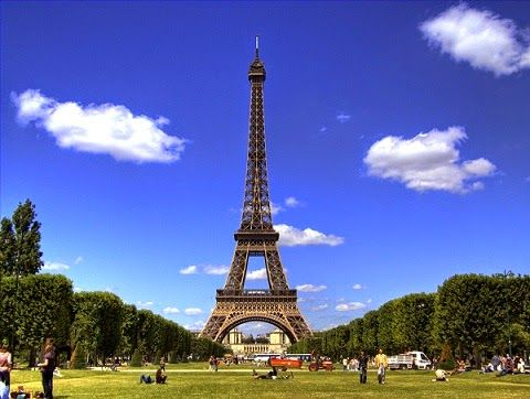 Menara Eiffel, Paris, Prancis: Mengagumkan dalam Keindahan Abadi